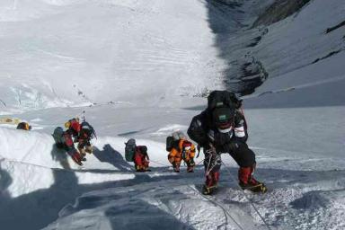 Ученые рассказали, что происходит с телом человека в «зоне смерти» на горе Эверест