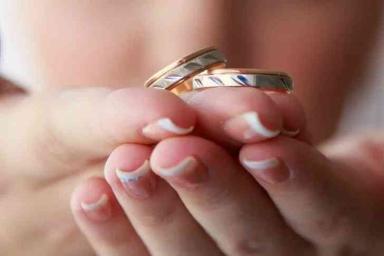 Невеста обиделась на жениха за дешевое кольцо