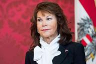 Канцлером Австрии впервые в истории стала женщина