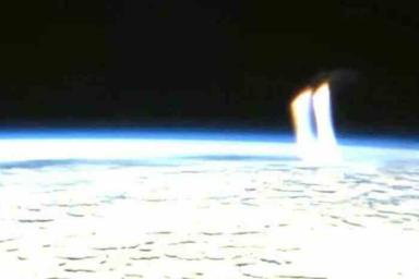 В космосе зафиксировали яркие «лучи света», направленные в сторону Земли