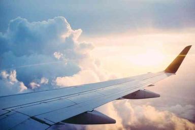 Как справиться с головной болью при полете в самолете: мнение медиков