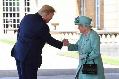  «Отмороженный неудачник». Трамп обозвал мэра Лондона перед обедом с королевой 