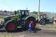 Трактор въехал в толпу журналистов: подробности инцидента на гонке «Бизон-Трек-Шоу»