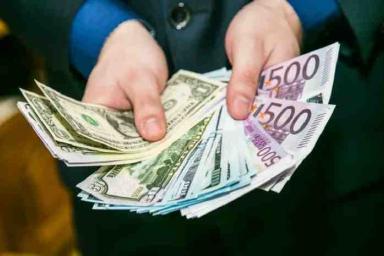 На торгах 3 июня белорусский рубль ослаб к основным валютам