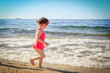 Дети и солнце: как защитить ребенка от опасных лучей
