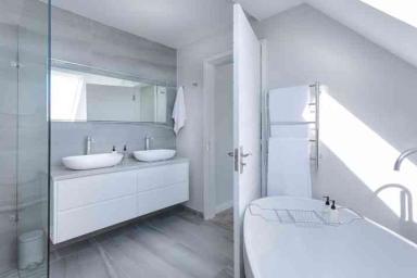 Как визуально расширить пространство в ванной комнате: советы дизайнера
