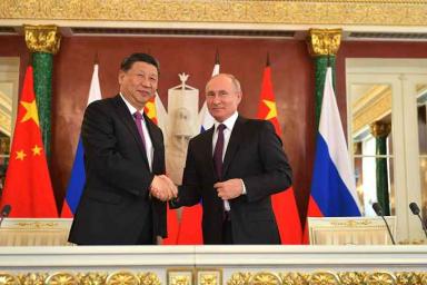 Путин покатал Си Цзиньпина на «Аурусе» и показал панд в Московском зоопарке