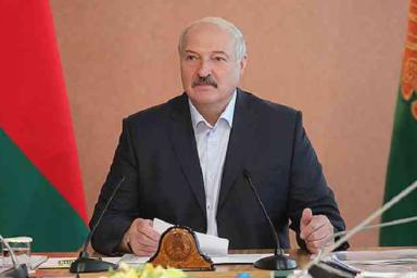 «На такой зарплате людей не удержишь». Лукашенко поставил задачу перед чиновниками