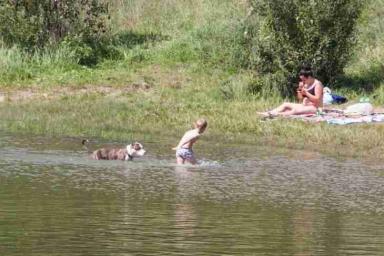 Санэпидемиологи рассказали, в каких местах белорусам купаться запрещается