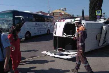 В Сочи столкнулись туристические автобусы: десятки пострадавших 