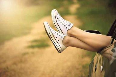 4 вида популярной летней обуви, которая может серьезно навредить ногам