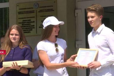 Дарья Домрачева наградила лучших учащихся минского колледжа