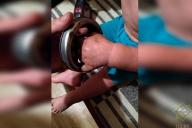 В Минске спасатели помогли малышу, палец которого застрял в пепельнице