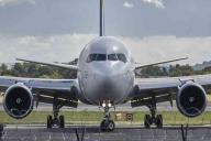 Снова ЧП в Домодедово: Самолет экстренно прервал взлет из-за неисправности