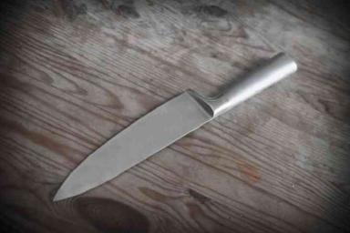 Подросток ударил отчима ножом, заступаясь за мать