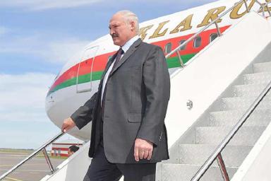 Лукашенко покидает Беларусь