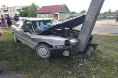 В Дрогичинском районе водитель на Audi врезался в опору ЛЭП