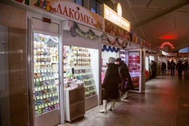 На продавцов Комаровки и Ждановичей составили три десятка протоколов за контрабанду