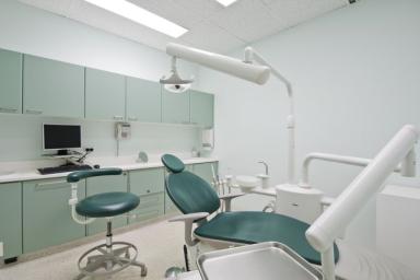 Девушка умерла после визита к стоматологу: врача будут судить
