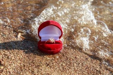 В Светлогорске девушка не смогла снять кольцо и вызвала спасателей