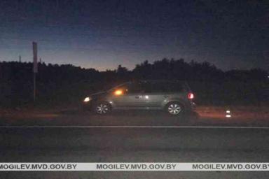 В Могилеве пьяный пассажир на ходу выпрыгнул из автомобиля