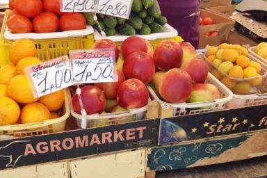 Рынок демократичных цен. Сколько стоят овощи и фрукты на рынке в Серебрянке 
