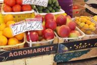 Рынок демократичных цен. Сколько стоят овощи и фрукты на рынке в Серебрянке 