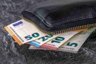 Советы от МВД: Что делать, если нашел на улице кошелек, деньги или телефон