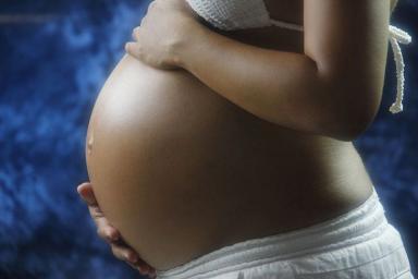 Впервые в истории женщина без маточных труб родила здорового ребенка