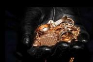 Могилевчанин из ревности украл золотое украшение у бывшей жены