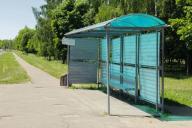 Молния попала в автобусную остановку. Погибли трое 