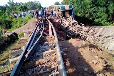 Трагедия на железной дороге: 5 человек погибли, сотни ранены 