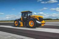 Британец установил новый рекорд скорости на тракторе