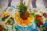 «С пустыми руками неудобно». Белорусы стали реже ходить друг к другу в гости