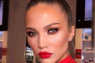 Девушка оказалась двойником Дженнифер Лопес и прославилась