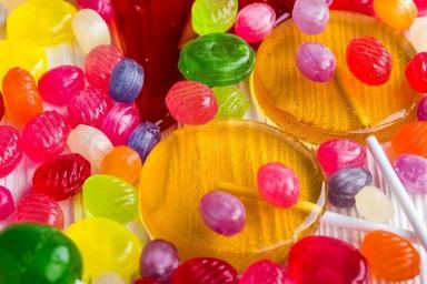 Диетологи рассказали о вреде сладостей для будущего детей