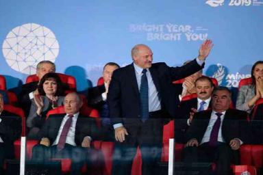 «Мы не можем потерять 8 тысяч человек»: Лукашенко поручил создать банк данных волонтёров