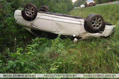 «Хонда» опрокинулась в Бобруйском районе, водитель в больнице