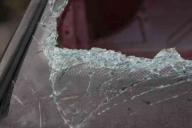 В Браславе пьяный мужчина проколол крышу машины шампуром