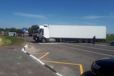 В страшном ДТП с белорусской фурой на брянской трассе погибли три пассажира маршрутки