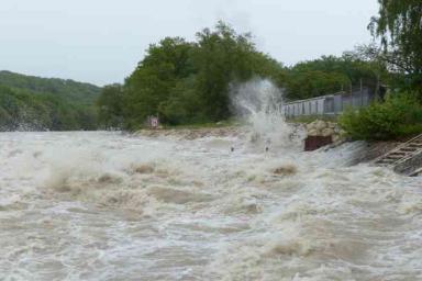 В Мексике поток воды смыл группу туристов: погибли 8 человек