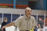 70-летний дедушка пришел на массовое катание в Бресте и порвал интернет