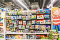 «Бюджет распределен по конвертам». Мамы школьников рассказывают, как дешево собрать ребенка в школу