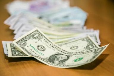 Белорусы в I полугодии продали валюты больше, чем купили