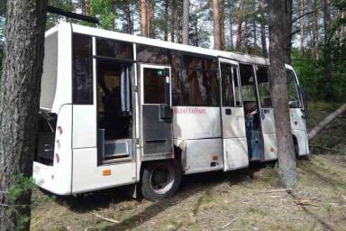 Под Воложином водитель автобуса умер за рулем: произошла авария, пострадали три пассажира