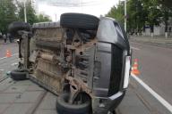 В Витебске легковушка перевернулась и вылетела на трамвайные пути