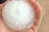 Град размером с яблоко выпал в Италии: десятки пострадавших