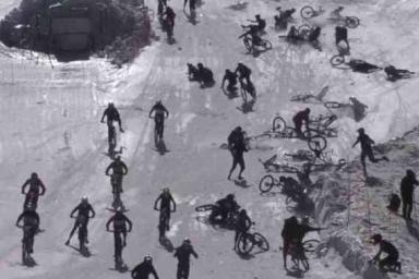 «Адская гора»: в Альпах столкнулись сотни велосипедистов