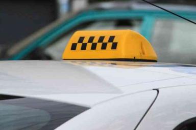 Таксист в Борисове присвоил забытый клиенткой телефон