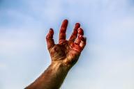 «Душил и ударил головой об землю»: могилевчанин странным образом пытался вернуть любимую 